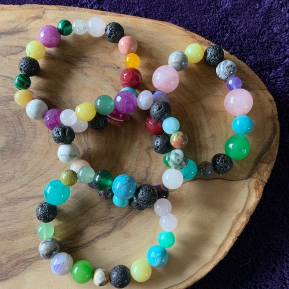 Set of 4 mixed healing stone and lava bracelets - Picture 2 of 3